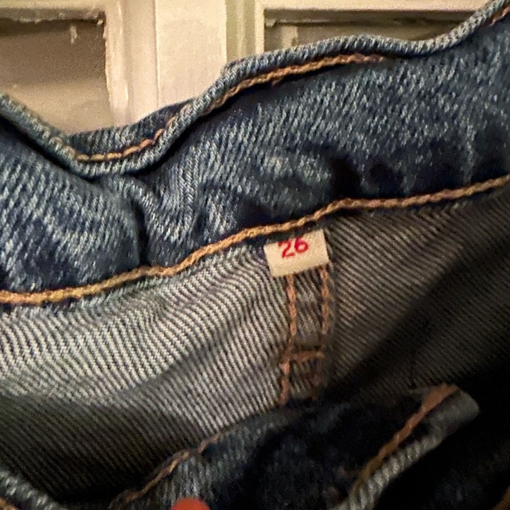 Levi’s high rise shorts. Size 26 - Picture 3 of 3